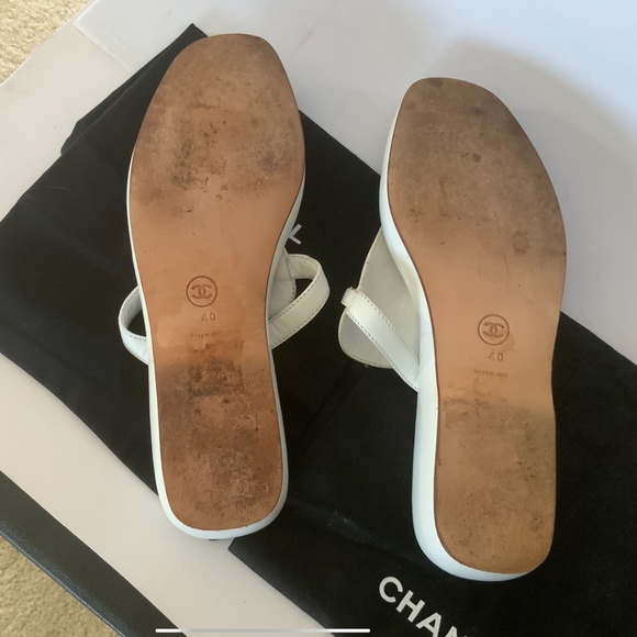 CHANEL White Sandals with Gold Accent - Picture 4 of 4